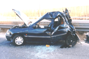 turismo alcanzado por vehiculo pesado