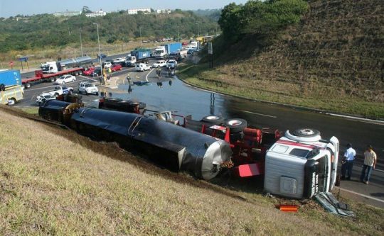 Ipsum perito investigación reconstrucció accidentes trafico vuelco camión