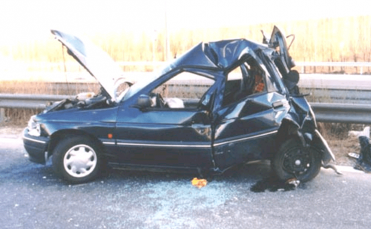 turismo alcanzado por vehiculo pesado